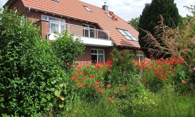 Sehlen Apartment | Quiet apartment in the countryside with balcony, terrace and large garden