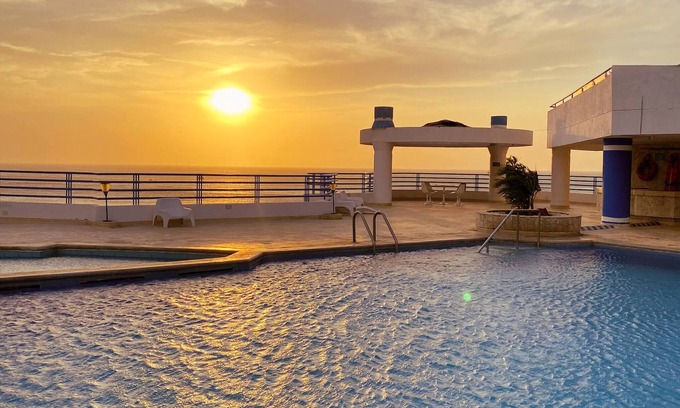 Urb Plenomar Apartment | Quiet apartment one block from the beach