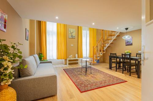 Budavar Apartment | Quiet Cabin on the Danube River