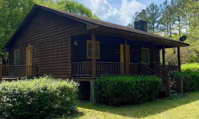Jewell Cabin | Quiet cabin with 3 fishing ponds on lots of acres. Come enjoy the country life