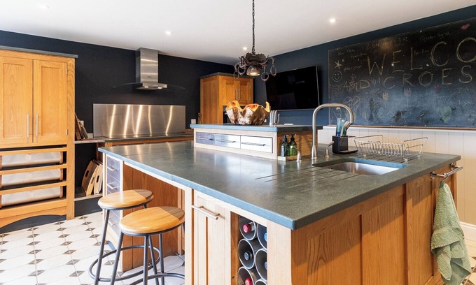 Moylegrove House | Quiet coast & country cottage with sea views.