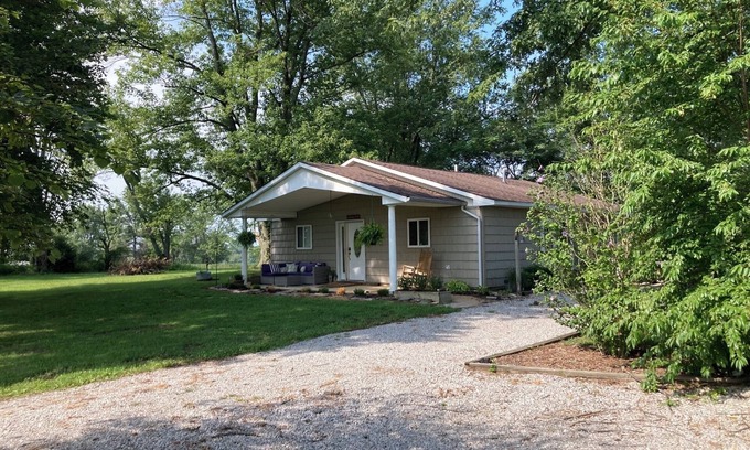 Centralia House | Quiet Country Cottage-Three bedrooms, Hot tub, Sauna, Fishing pond