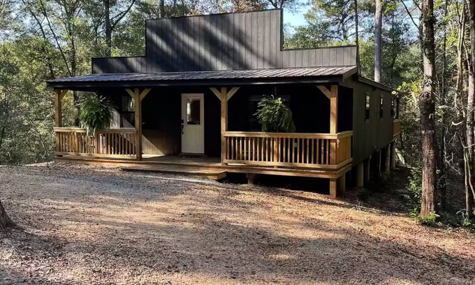 Taylorsville House | Quiet, Creekside Home with Rain Spa Showernn