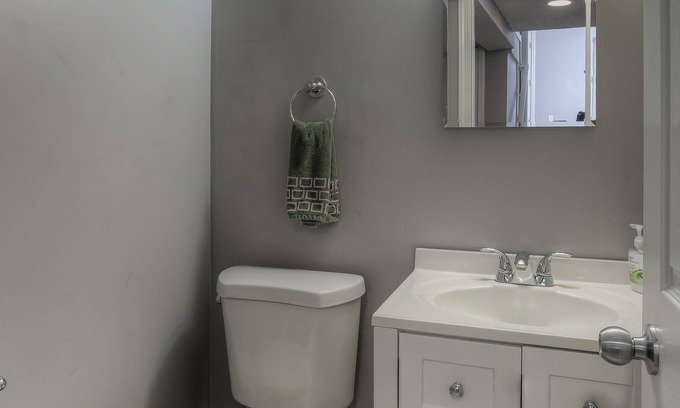 West Omaha House | Quiet culdesac in the Millard area.