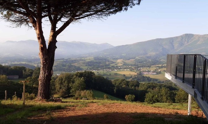 Irouleguy House | Quiet house to rent on the heights of Irouléguy for 6 to 12 people