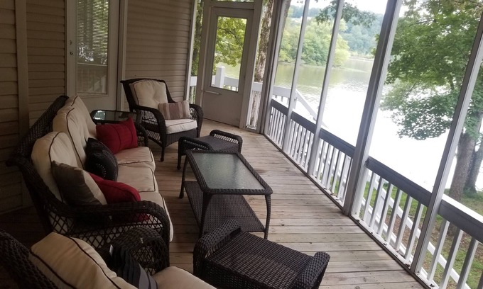 Athens House | Quiet Lake Front Home on Sugar Creek/Elk River