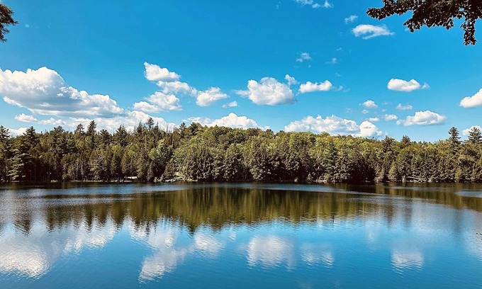 East Corinth Cabin | Quiet lakeside getaway in Central Maine - 5 minutes from town!