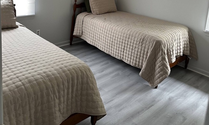 Kelly House | Quiet, Minimal Home: 18 Min from White Lake