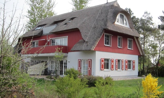 Wieck auf dem Darss Apartment | Quiet, modern furnished apartment with balcony in thatched roof house