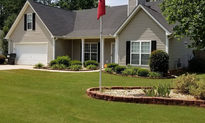 Senoia House | Quiet neighborhood with sidewalks & about a 15 min. walk to downtown Senoia.