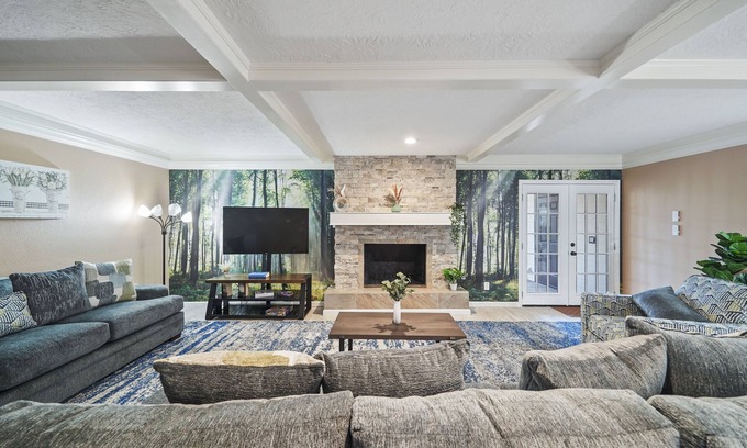 Huffman House | Quiet & Peaceful Family Retreat,10 Guests+Pets+EV Charger