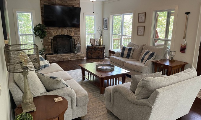 Wedowee House | Quiet Peaceful Lakefront Home on Lake Wedowee