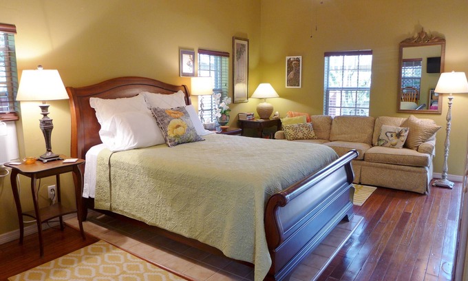 Altamont Manor Cottage | Quiet, private studio apt, screened porch, covered parking, garden sitting area!