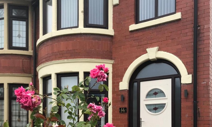 Higher Walton House | Quiet residence close to M6 Preston