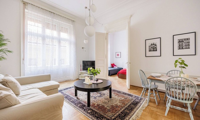Inner City Budapest Apartment | Quiet retreat in the city centre