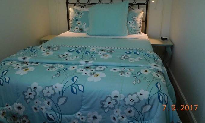 Murphys House | Quiet room with view; 1 1/2 miles from Murphys; constructed in 2014