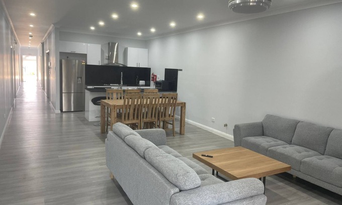 Mount Druitt House | Quiet Spacious Family House Mt Druitt - 11 bedrooms