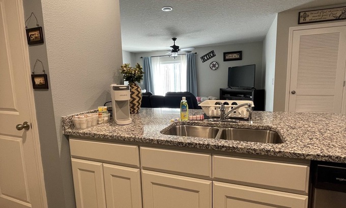 Welaka House | Quiet sunsets next to the river. Bring your fishing poles the bass are biting!