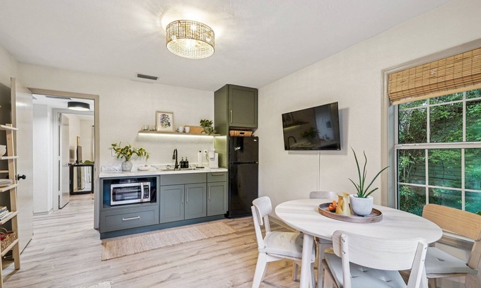 Gainesville Apartment | Quietly Elevated Gainesville Guest Suite - The Perch at Misty Hollow