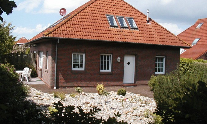 Norddeich House | Quietly located non-smoking vacation bungalow with garage in the countryside