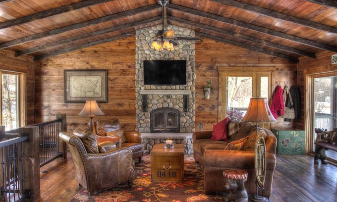 Crosslake Cabin | Quintessential Lake Cabin-Amazing Lakeside Screen Porch & Pontoon Boat included!