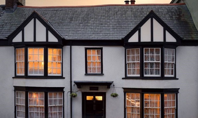 Torrington House | Quirky historic townhouse with stunning views of the surrounding scenery