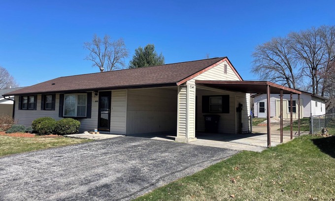 Bedford House | Quite 3-bedroom house in terrific Bedford with AC, WiFi