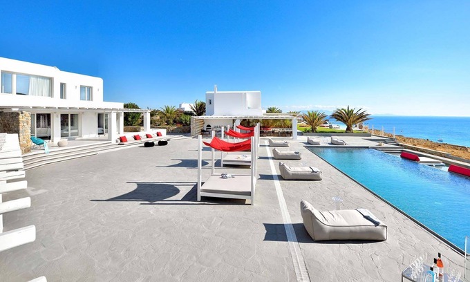 Houlakia Villa | R 1415 Fortunae Resort with BBQ, Helipad & Fireplace.