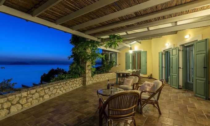 Kilada Villa | R 972 Dennis Beachfront Villa with Fireplace, Non-smoking rooms available & Veranda