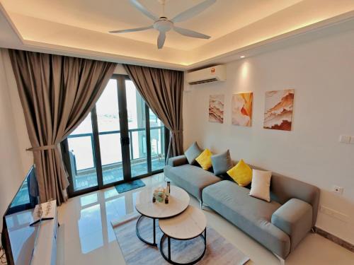 Central District Apartment | R&F Princess Cove JB CIQ with Seaview