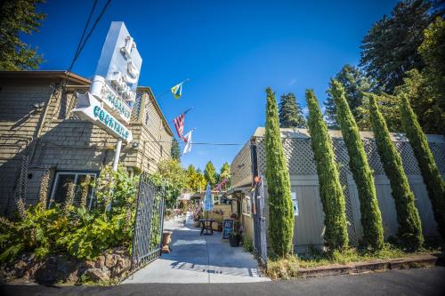Guerneville Hotel | R3 Hotel LGBTQIA All Welcome Adults Only