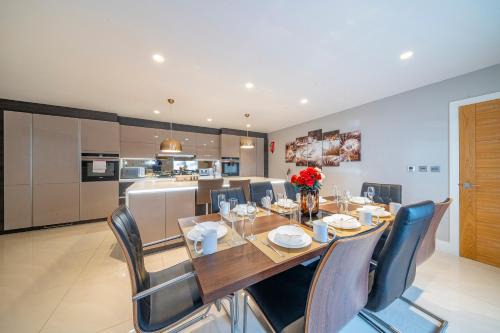 Batley House | *RA7C* For your most relaxed & Cosy stay + Free Parking + Free Fast WiFi *