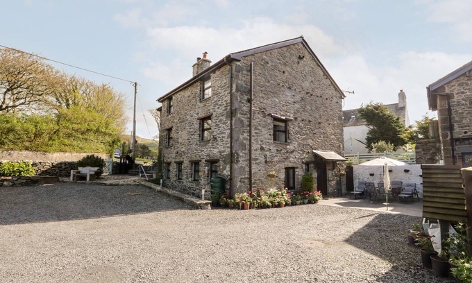 Kirksanton Cottage | RACESIDE COTTAGE, pet friendly, with a garden in Kirksanton