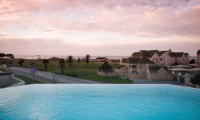 Pollok Beach Hotel | Radisson Blu Hotel, Port Elizabeth