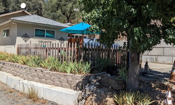 Placerville Cottage | Rafting, kayaking, fishing river retreat. Private river access/outdoor patio