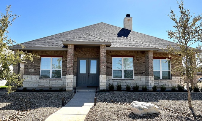 Lubbock House | Raider Red Casa - Family-friendly neighborhood with an entertainers backyard!