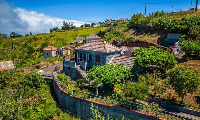 Lombada Velha House | Rainbow Cottage by Homie