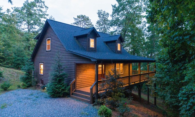 Sylva Cabin | Rainbow Run- Luxury Home in River Community, Fire Pit, Great Fishing!