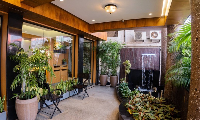 Maharana Pratap Nagar Hotel | Rajhans Regency