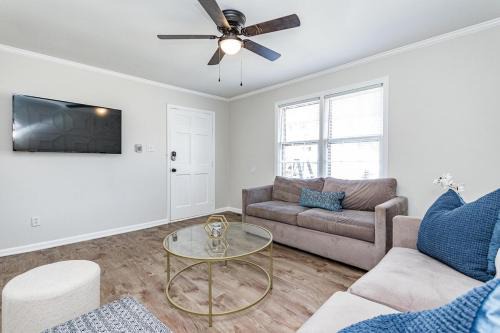 Southwest Raleigh House | Raleigh house w master suite - 4min to Fenton