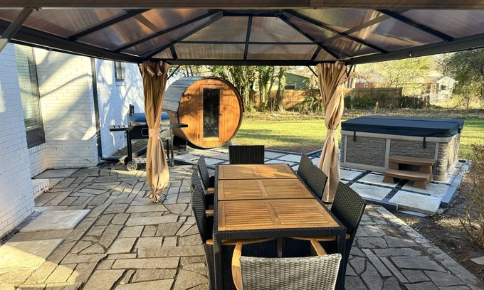 Southeast Raleigh House | Raleigh Retreat with Sauna+Hot Tub