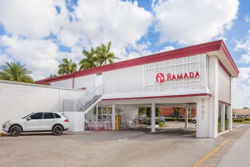 Miami Springs Hotel | Ramada by Wyndham Miami Springs/Miami International Airport