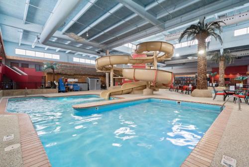 Sioux Falls Hotel | Ramada by Wyndham Sioux Falls Airport - Waterpark Resort & Event Center