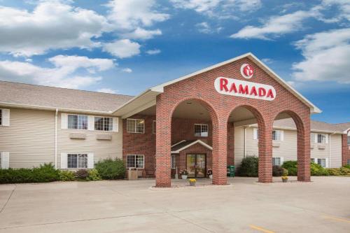 Spirit Lake Hotel | Ramada by Wyndham Spirit Lake/Okoboji