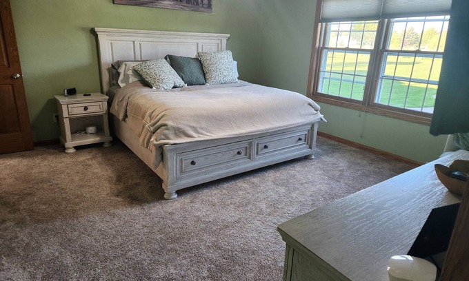 Black Wolf House | Ranch Home with 5 bedrooms and large yard! Less than 10 minutes to Hwy 41.