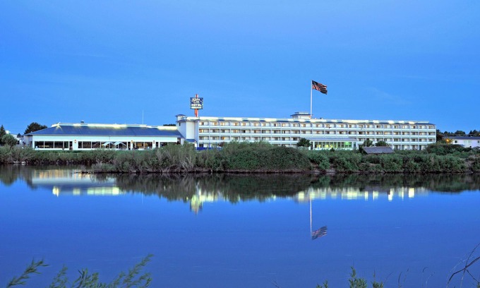 Idaho Falls Hotel | RARE FIND! IDAHO FALLS, 2 COZY AND CLEAN UNITS! POOL, SPA, JACUZZI!