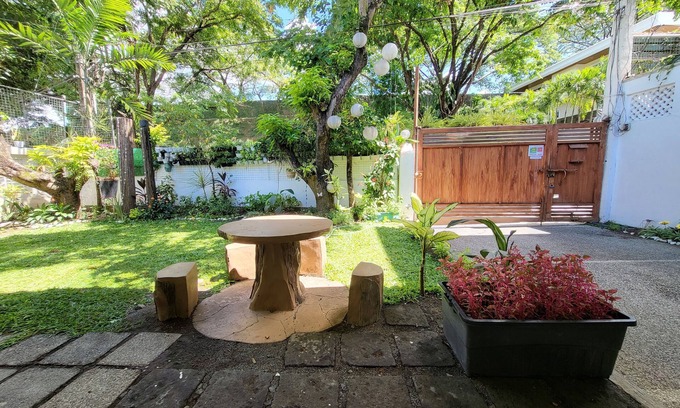 Matandang Balara House | [Rare Opportunity] 4BR Guest House w/parking Near the Mall
