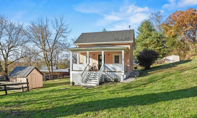 Lovettsville Cottage | Raspberry Retreat Cottage