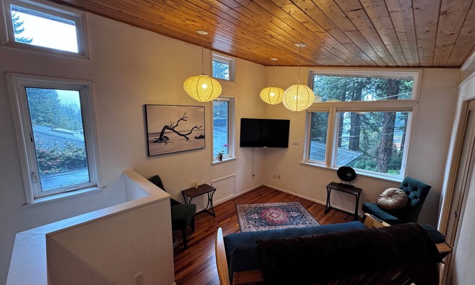 Jacoby Creek Apartment | Raven's Nest: Tranquil Forest Suite 5 min to Downtown Arcata with Redwood Views