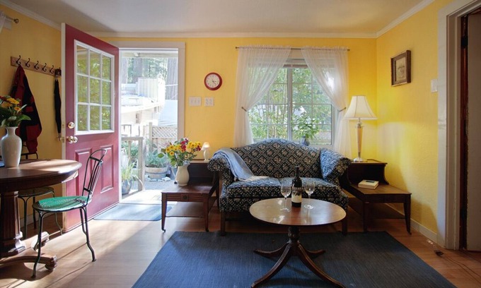 Cazadero Cottage | Raymond's Bakery - Creekside Cabin and Breakfast